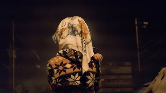 說明: Macintosh HD:Users:chendong:Desktop:張乾琦 工作坊:工作坊:官方作品:中文圖說:AZMA:8. 張乾琦，“AZMA”視頻截圖，2017 .jpg