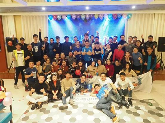 說明: C:Userswangq1317Desktop（新聞）2018甜蜜跑即將起跑，賽道跑團加油站成為最大亮點（新聞）2018甜蜜跑即將起跑，賽道跑團加油站成為最大亮點花兒與少年跑團.jpg